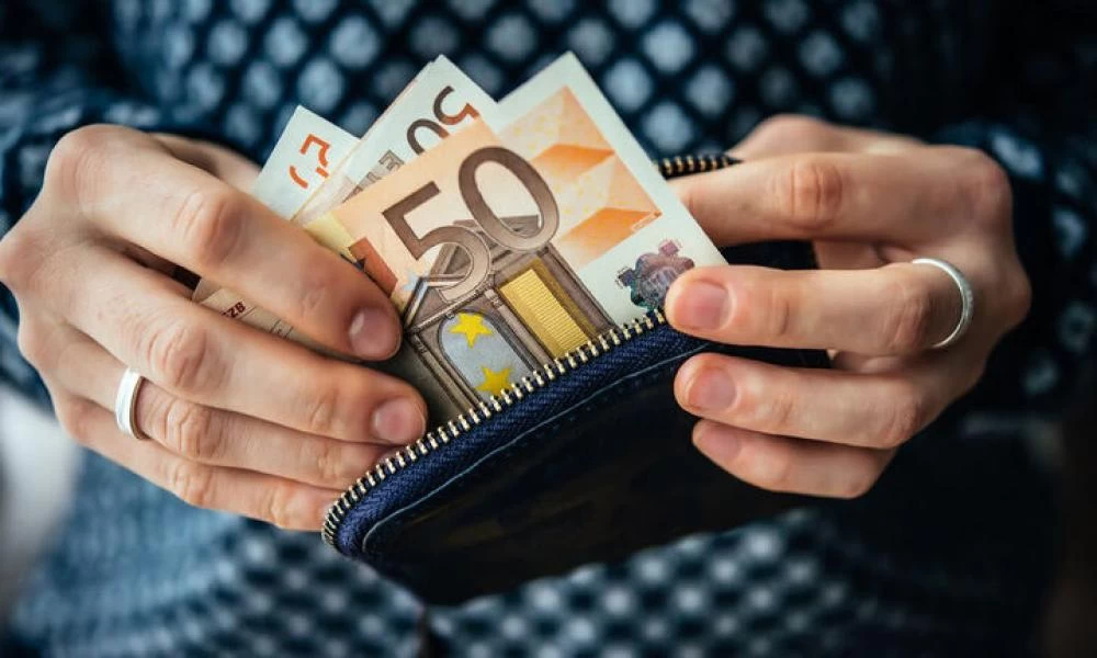 Πόσο θα στοιχίσει στους εργοδότες η αύξηση του κατώτατου μισθού;